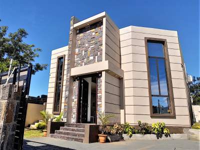 (Ref. MA7-419) Maison moderne - House on Aster Vender