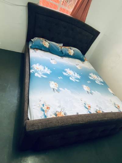 A vendre lit et matelas - Bedroom Furnitures