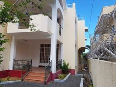 BUNGALOW ON SALE AT FLIC EN FLAC- RS 13 M NEG - Villas