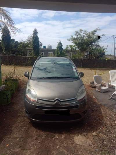 Urgent sale - Family Cars on Aster Vender