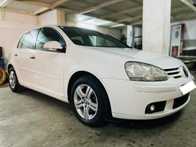 Volkswagen Golf 5- Excellent condition - Family Cars