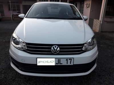 Volkswagen polo 2017 - Family Cars