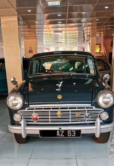 VINTAGE CAR NISSAN BLUE BIRD  - Family Cars on Aster Vender