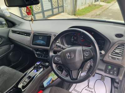 Honda Vezel Hybrid Z - RU3 - SUV Cars on Aster Vender