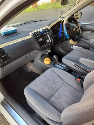Honda Civic ES 5 automatic yr 2004 - Family Cars on Aster Vender