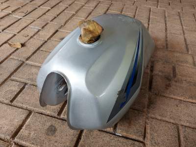 MOTORCYCLE FUEL TANK - SUZUKI - EN - Spare Parts on Aster Vender