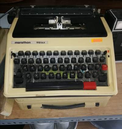Vintage typewriter marathon dlx - Antiquities on Aster Vender