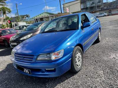 Toyota premio YR 96  - Family Cars