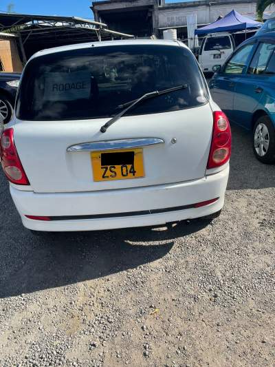 Toyota Duet Year 04  - Compact cars