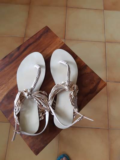 New Sandalette size 39 - Women's shoes (ballet, etc) on Aster Vender