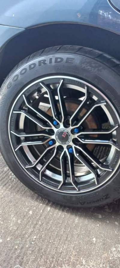 Nissan Sunny 00 - Family Cars on Aster Vender