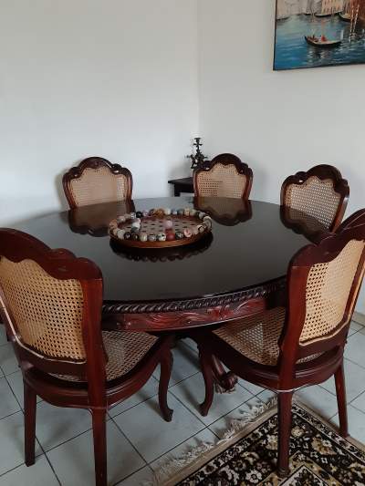 Table ronde en bois sapelé massif + 8 chaises - Table & chair sets on Aster Vender