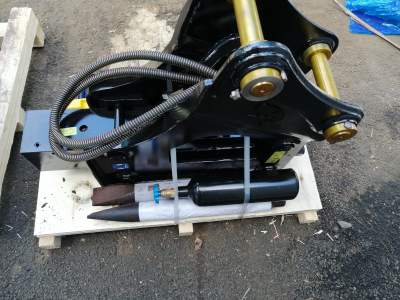 JCB 3cx breaker hammer and bucket - Spare Parts on Aster Vender