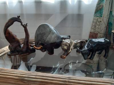 Anciennes statues animalières en porcelaine - Interior Decor on Aster Vender