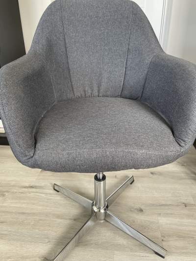 Desk chair - adjustable height - Desk chairs on Aster Vender