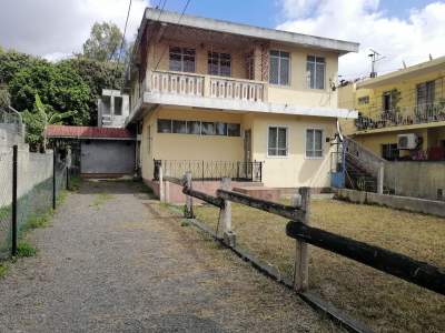 Maison + Appartment a vendre a Rose Hill - House on Aster Vender