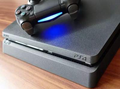 ps4 slim 1tb with 2 games + 2 controllers+ all cables - PlayStation 4 (PS4) on Aster Vender