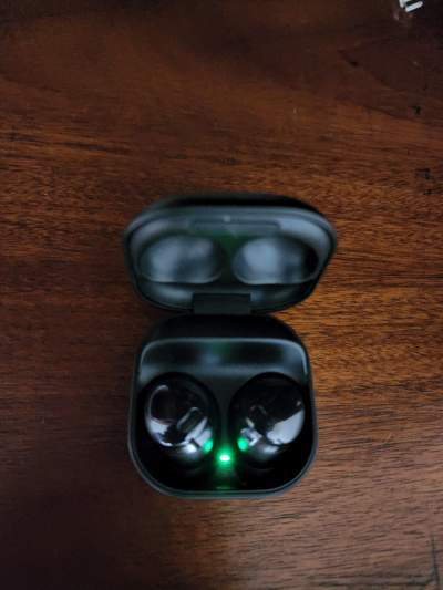 For sale Samsung ear buds pro - Other phone accessories