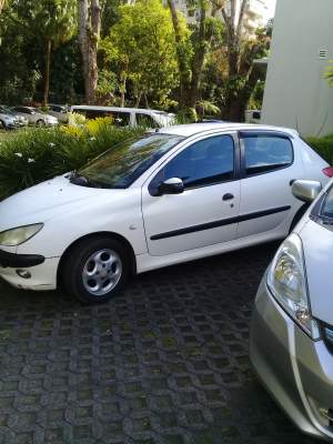 Peugeot 206 Annee 2001 a vendre - Family Cars on Aster Vender