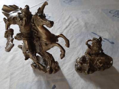 Warriors and lions - Antiquities on Aster Vender