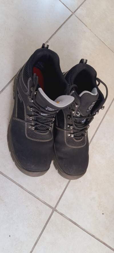 Safety Shoes - Boots on Aster Vender