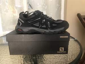 Salomon Shoes - Sports shoes