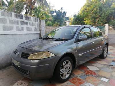 Renault Megane year 04  - Family Cars on Aster Vender