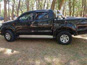 Toyota Hilux Dec 12   2 x 4  - Pickup trucks (4x4 & 4x2)