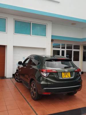 Honda vezel Z package  - SUV Cars