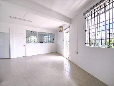 (Ref. MA7-675) Local commercial proche de Grand Baie La Croisette - Commercial Space on Aster Vender