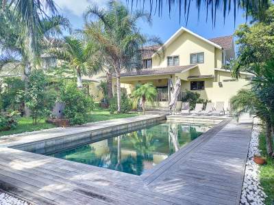 (Ref. MA7-699) Grande maison moderne avec piscine et jardin - House on Aster Vender