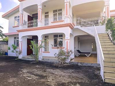 (Ref. MA7-706) Maison sur 2 niveaux idéale pour une grande famille - House