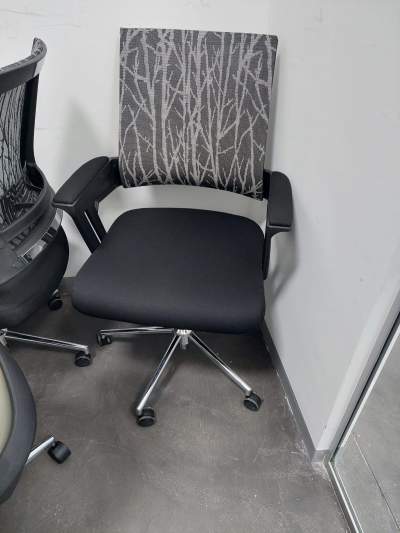Office chairs (x4 available) in very good condition - Desk chairs