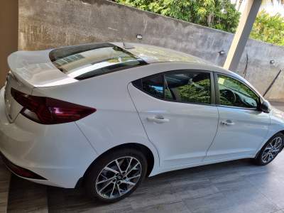 Hyundai Elantra - Family Cars on Aster Vender
