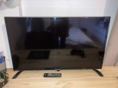 Sharp 42’’ Full HD TV - TV Box