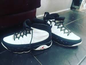 JORDAN 9 POINTURE 42 EN BONNE CONDITION - Sports shoes on Aster Vender