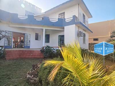 (Ref. MA7-739) Grande maison meublée avec un grand jardin arboré - House on Aster Vender