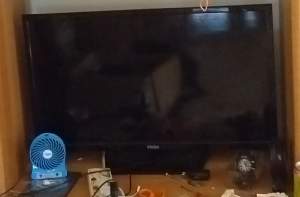 Telé 32 pouce +lecteur dvd+20  films le tout 5000rs - All electronics products on Aster Vender