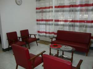 Sofa en bois maroquin 7places + table salon vitrée - Living room sets on Aster Vender