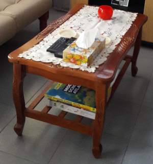 Table en bois vernis avec vitre dessus - Living room sets on Aster Vender