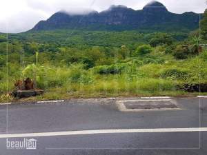 68 perches residential land is for sale in Vallée des Prêtres. - Land on Aster Vender