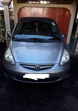 A VENDRE- HONDA FIT Year 02 - Family Cars on Aster Vender