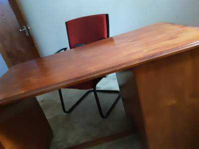 Table and desk chair - Desk chairs
