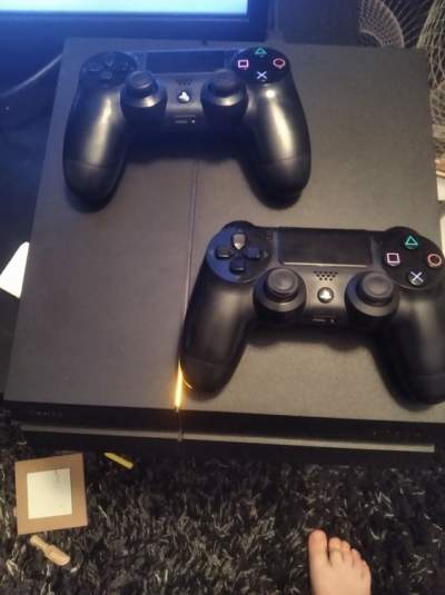 PLAYSTATION 4 Slim - 1TB with Wireless Controllers & FIFA 18, 19, 21. - PlayStation 4 (PS4) on Aster Vender