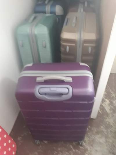 6 large travel suitcases - Others on Aster Vender