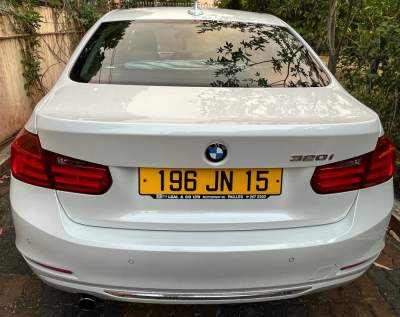 BMW 320i - Luxury Cars
