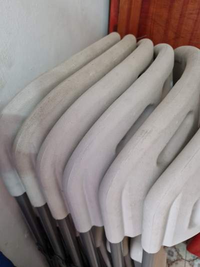 table pliante pour 8 et 6 chaises - Others on Aster Vender