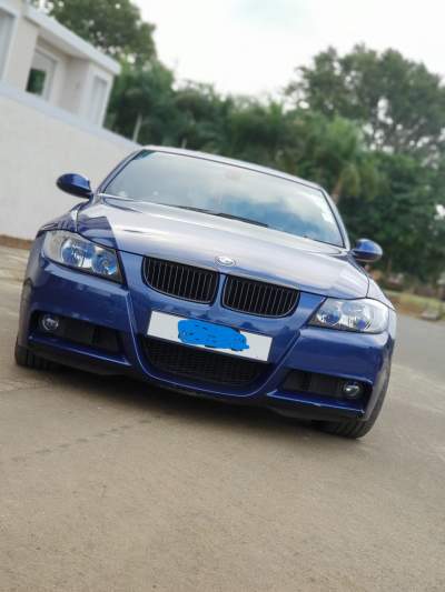 BMW 320i - Family Cars