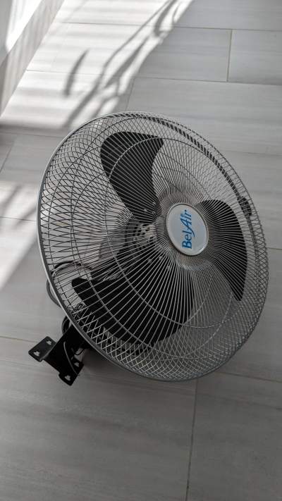 Pair of two wall mounted fans - All household appliances