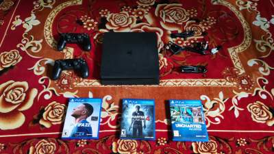 Playstation 4 slim - Electronic games